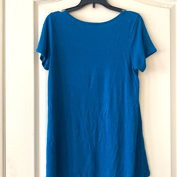 Blue/turquoise Top. - Picture 2 of 2
